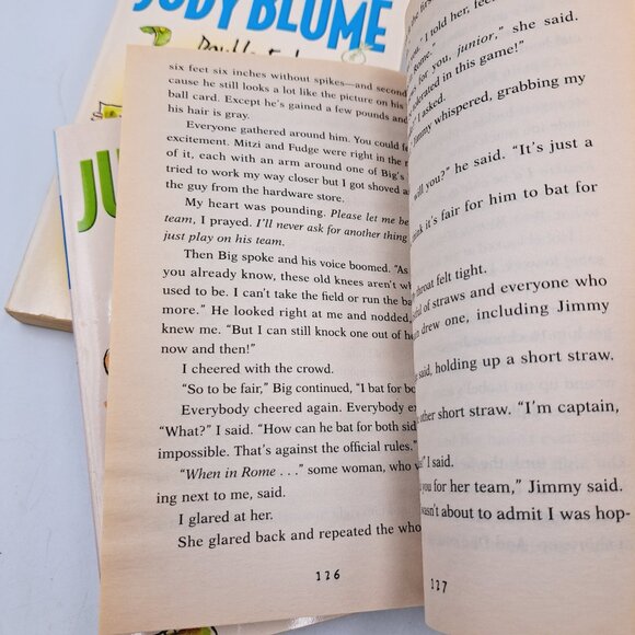 Box Of Fudge 3 Books From Judy Blume: Fudge-A-Mania, Superfudge, Double Fudge - Picture 9 of 13